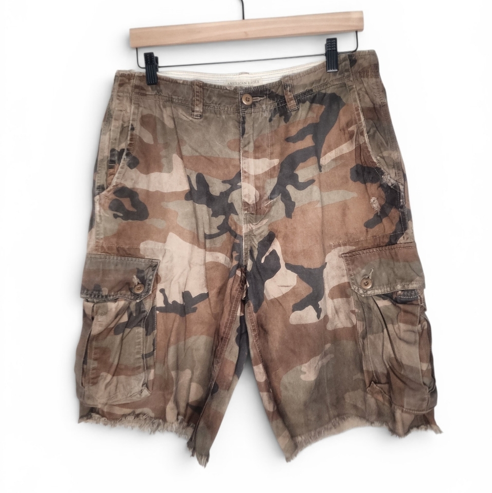 American Eagle Y2K Distressed Cargo Shorts in Green Brown Camo Size 32